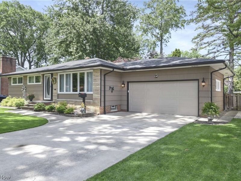 22720 Sycamore Drive, Fairview Park, OH 44126 Photo 4