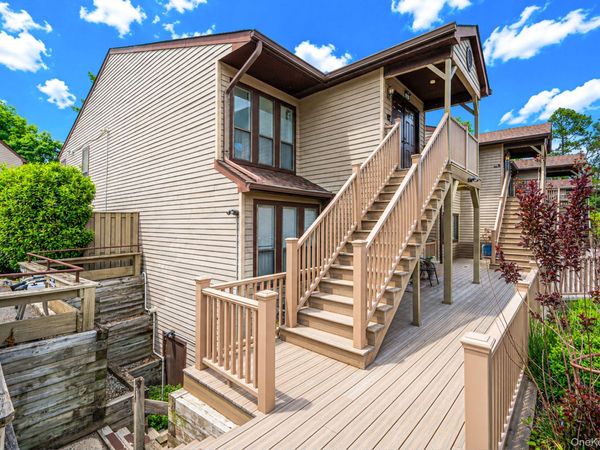 19 The Circle , Unit 19, Glen Head, NY 11545