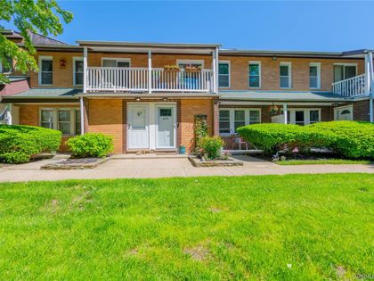 231 artist lake Drive Middle Island, NY 11953