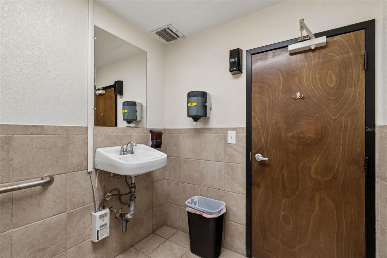 4901 E Busch Boulevard , Tampa, FL 33617 Photo