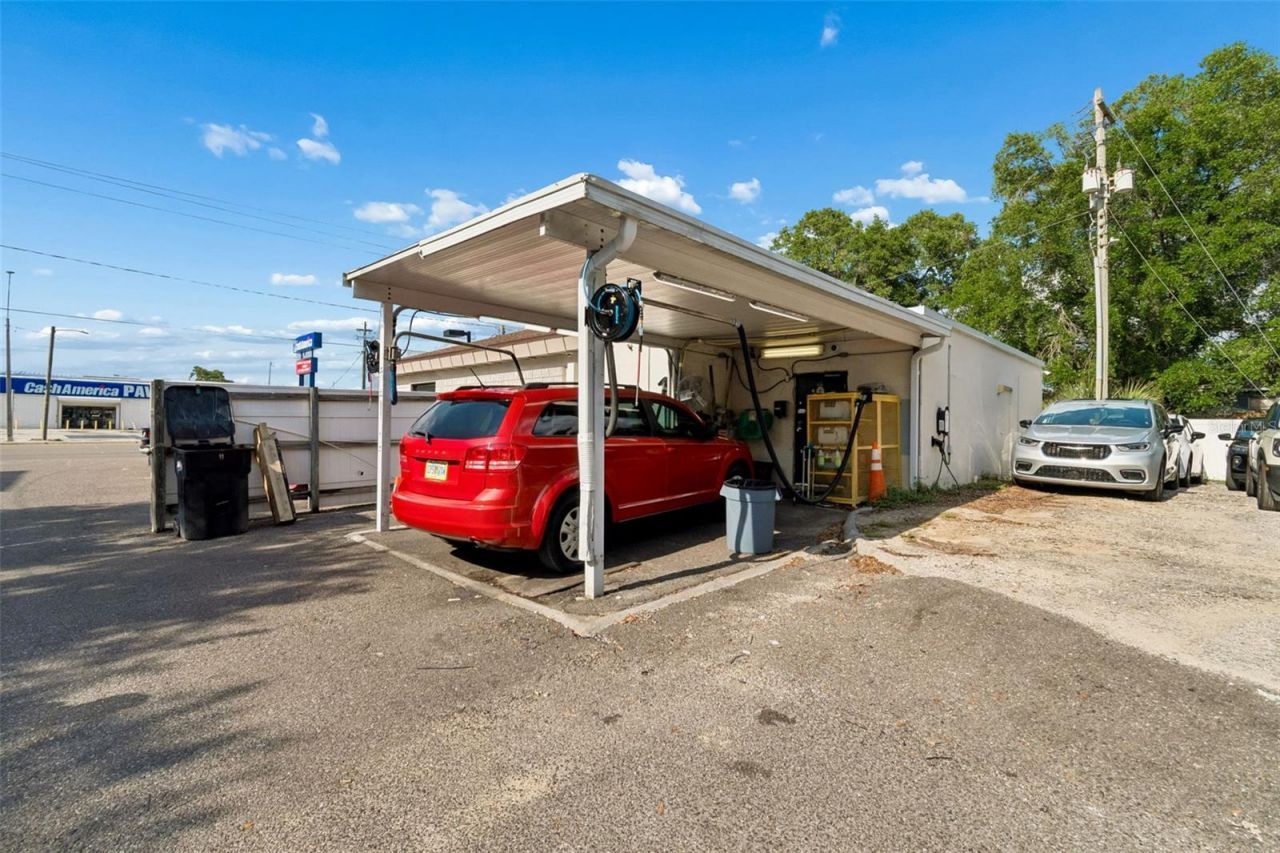 4901 E Busch Boulevard , Tampa, FL 33617 Photo