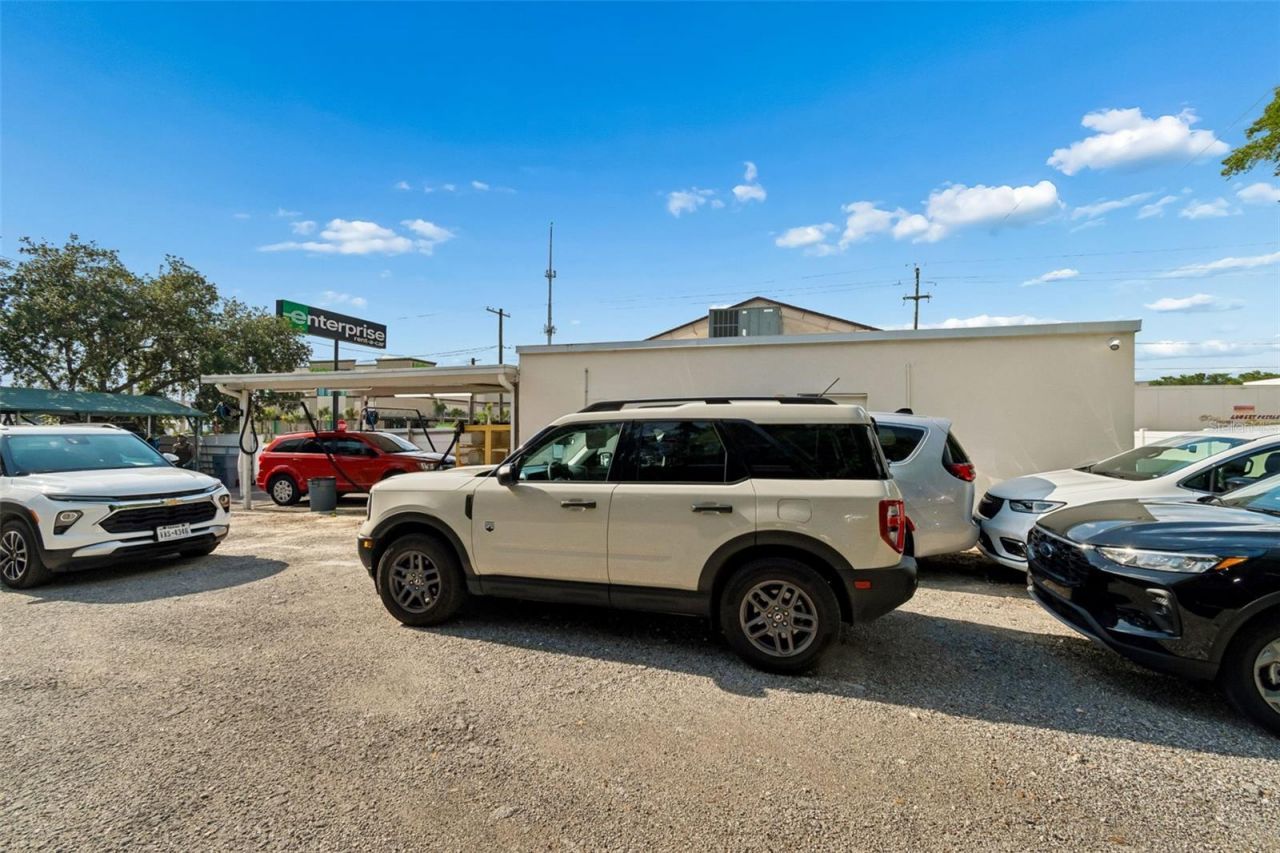 4901 E Busch Boulevard , Tampa, FL 33617 Photo