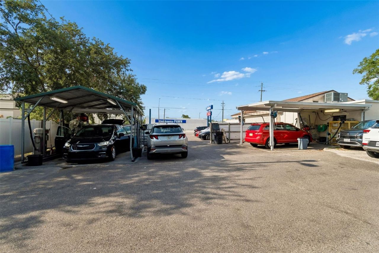 4901 E Busch Boulevard , Tampa, FL 33617 Photo