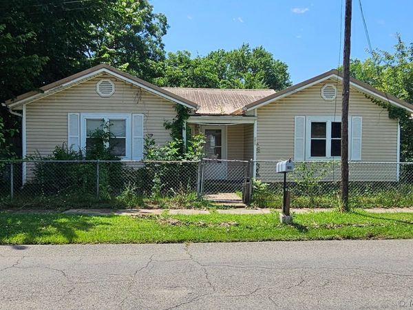 218 W Chickasaw Ave , Sallisaw, OK 74955