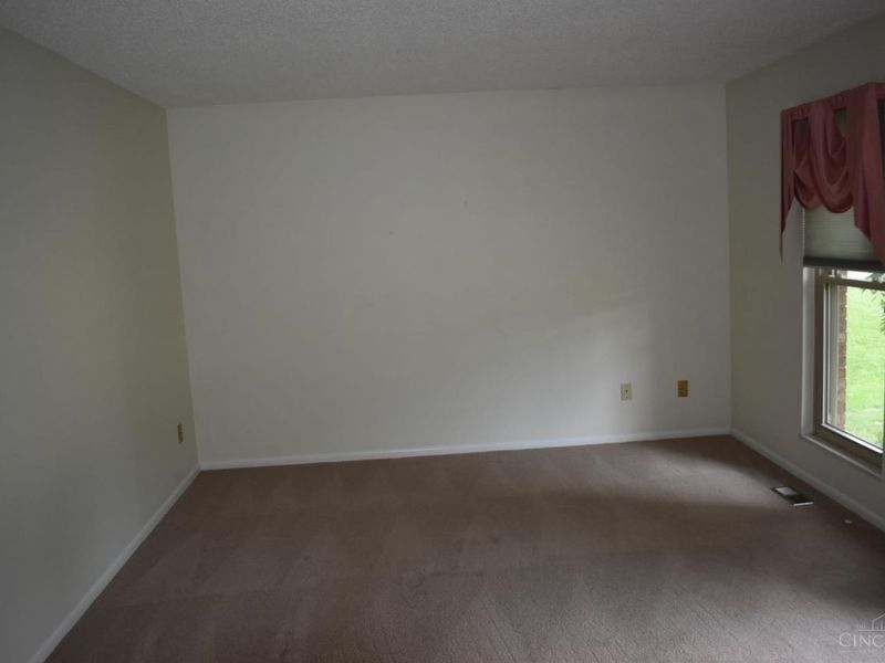 5803 Mt Vernon Drive, Miami Twp, OH 45150 Photo 4