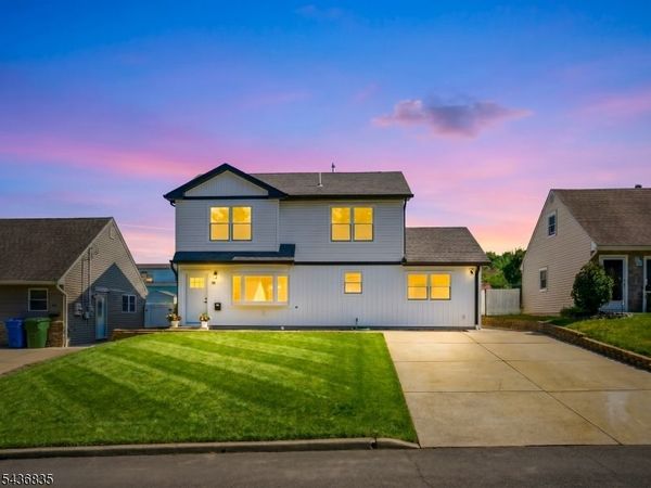48 Kendall Dr, Sayreville, NJ 08859
