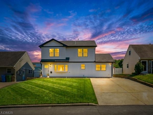 48 Kendall Dr, Sayreville, NJ 08859