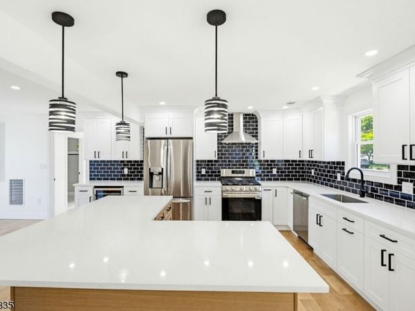 48 Kendall Dr, Sayreville, NJ 08859