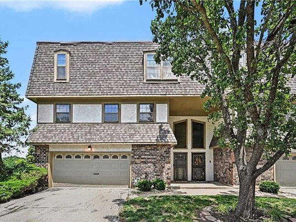 10216 LOCUST Street, Kansas City, MO 64131