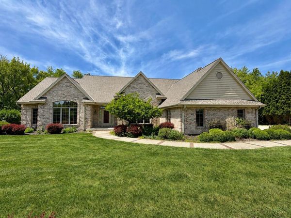 W291S5245 Ridgefield Rd, Genesee, WI 53189
