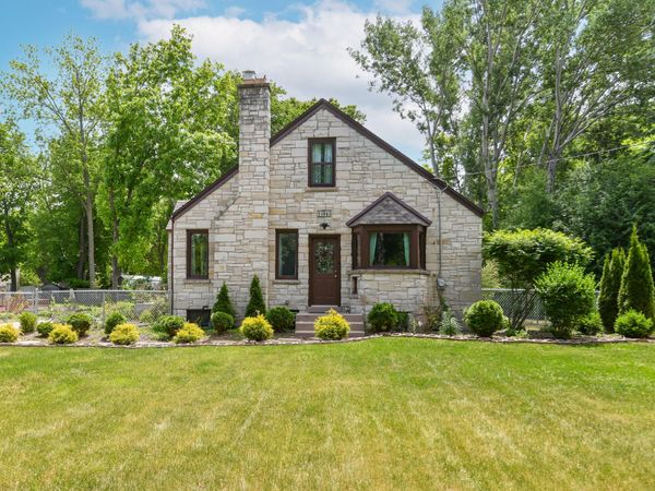 11941 W Howard Ave, Greenfield, WI 53228