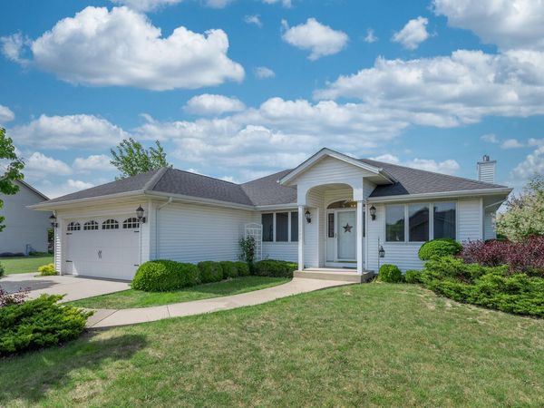 168 White Oak Ct, Union Grove, WI 53182