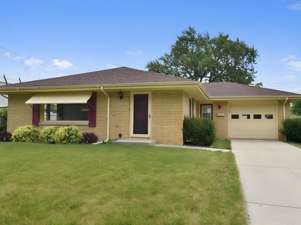 925 Virginia St, Racine, WI 53405