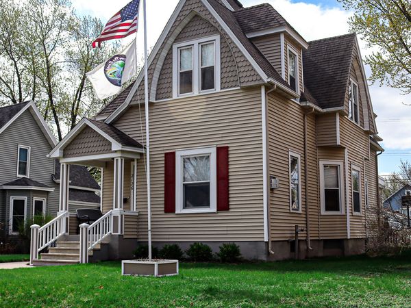 2126 Market St, La Crosse, WI 54601
