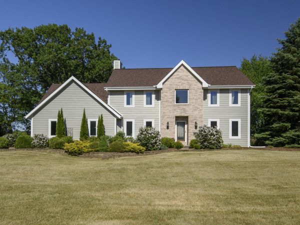 1333 N Riverline Dr, Oconomowoc, WI 53066