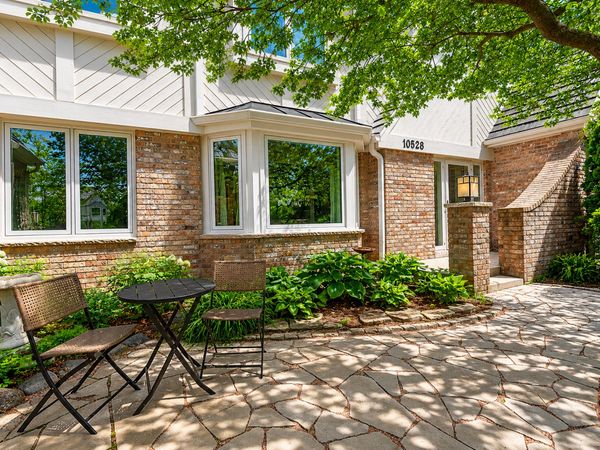 10528 N Haddonstone Pl, Mequon, WI 53092