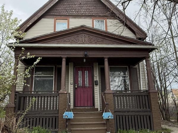 820 W Keefe Ave, Milwaukee, WI 53206