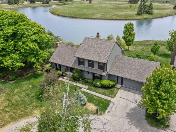 25 Lakewood Dr, Wind Point, WI 53402