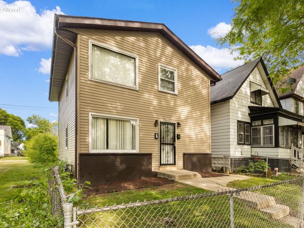 3270 N 11th St, Milwaukee, WI 53206