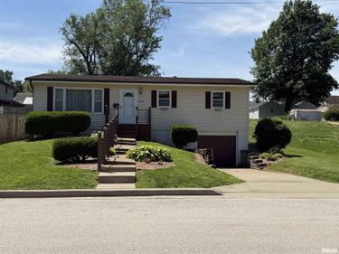1520 VAN BUREN Street, Quincy, IL 62301
