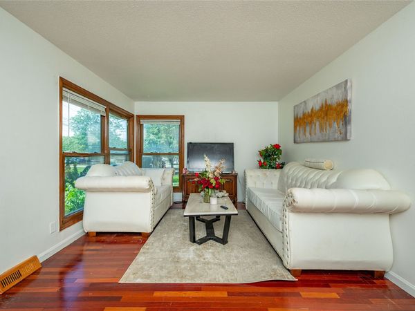510 E Hughes Avenue , Des Moines, IA 50315