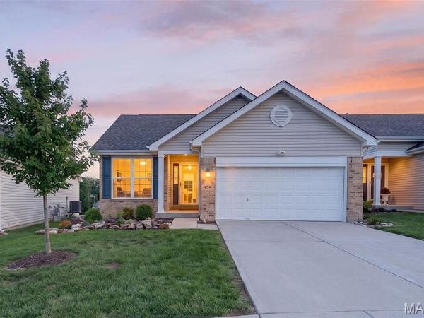812 Whispering Village Circle, Ballwin, MO 63021