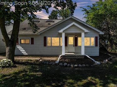 2890 Beland Avenue, Keego Harbor, MI 48320