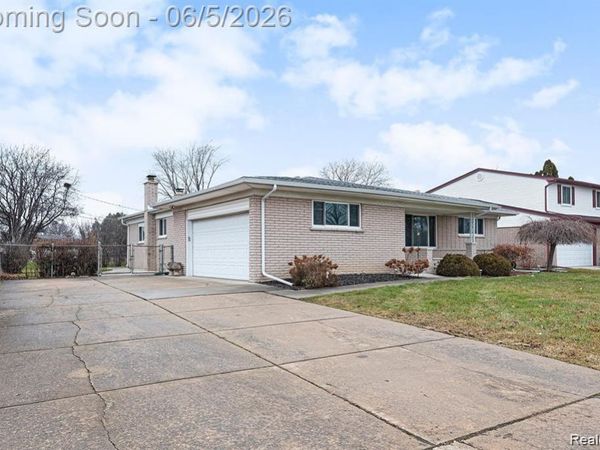 3461 Lancaster Drive, Sterling Heights, MI 48310
