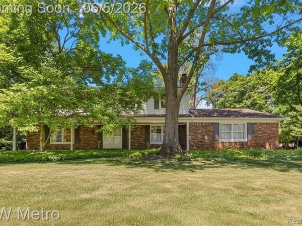 7036 Lindenmere Drive, Bloomfield Hills, MI 48301