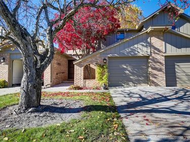 1946 White Birch Court , Rochester, MI 48309