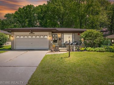 31720 Kelly Road , Roseville, MI 48066