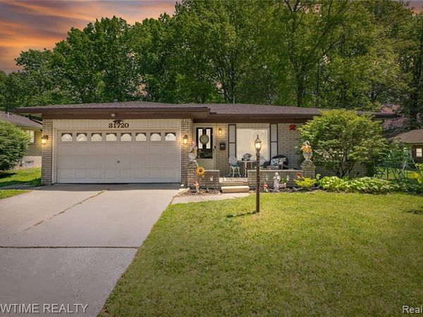 31720 Kelly Road , Roseville, MI 48066