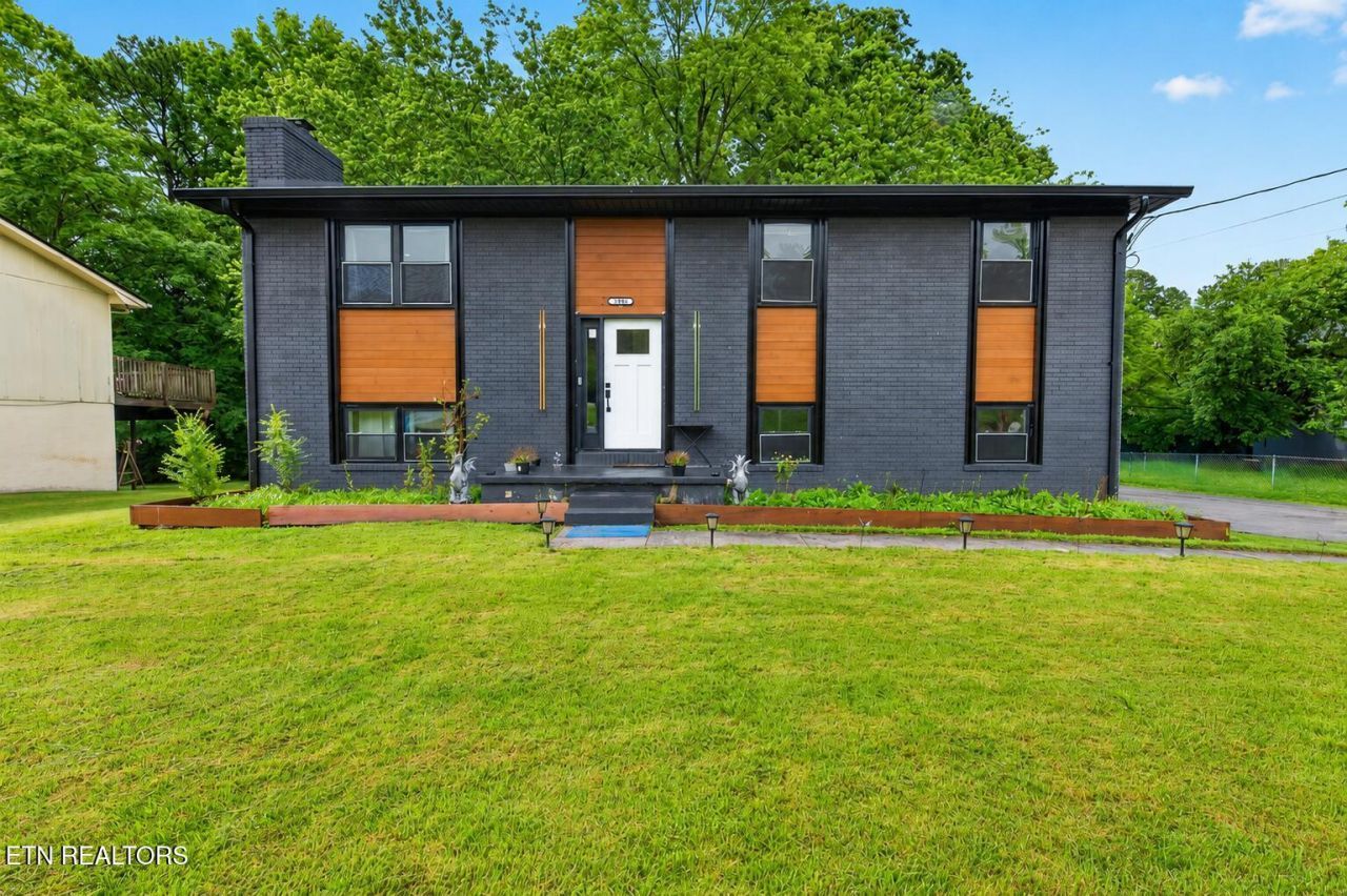 2904 NE Gordon Place, Knoxville, TN 37918 Main Photo