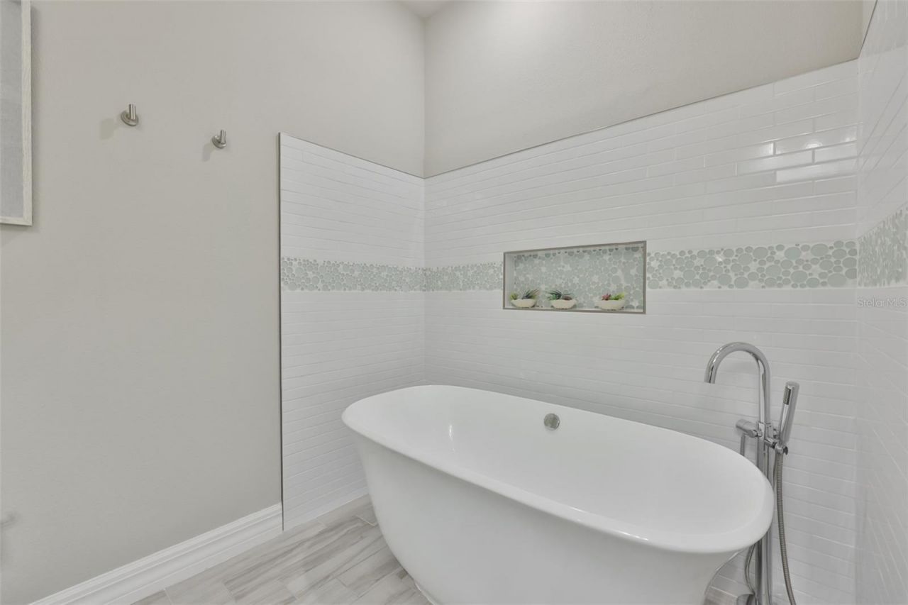 18824 Alder Glen Drive, Lutz, FL 33558 Photo