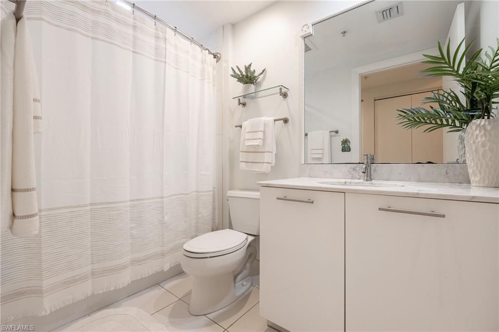 3000 Oasis Grand Blvd, Unit 1705, Fort Myers, FL 33916 Photo