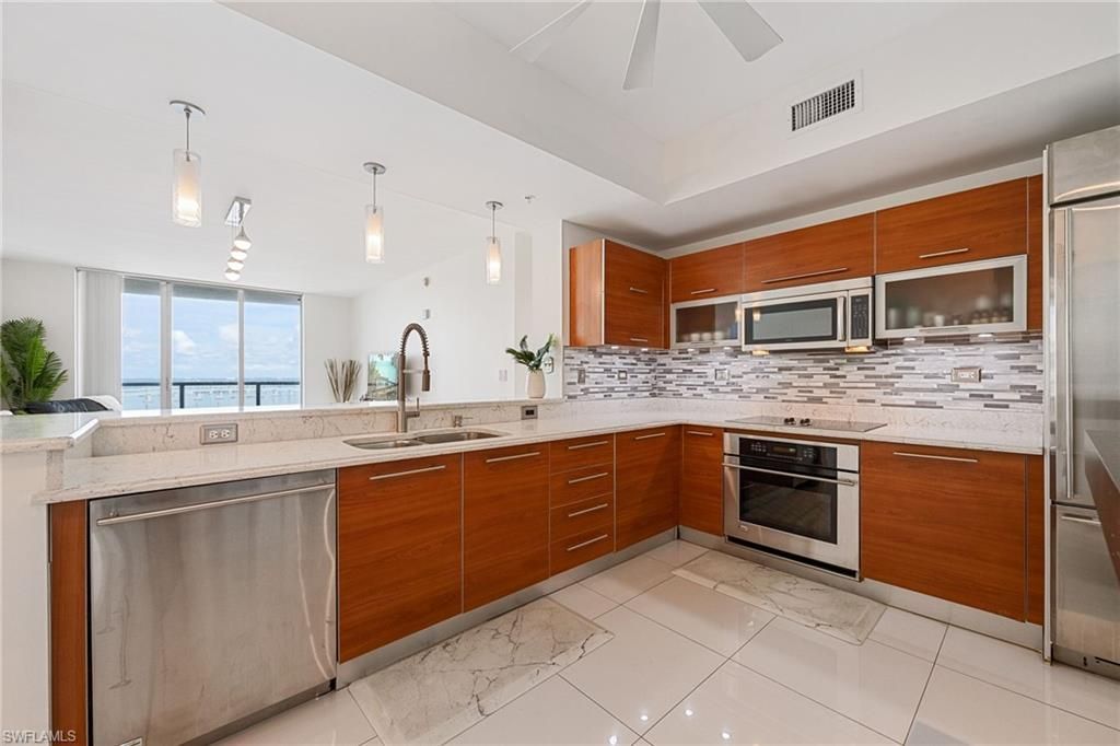 3000 Oasis Grand Blvd, Unit 1705, Fort Myers, FL 33916 Photo