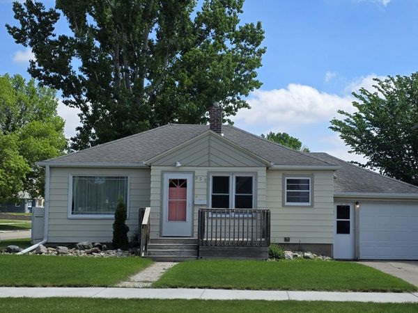 358 7th Avenue NW, Valley City, ND 58072