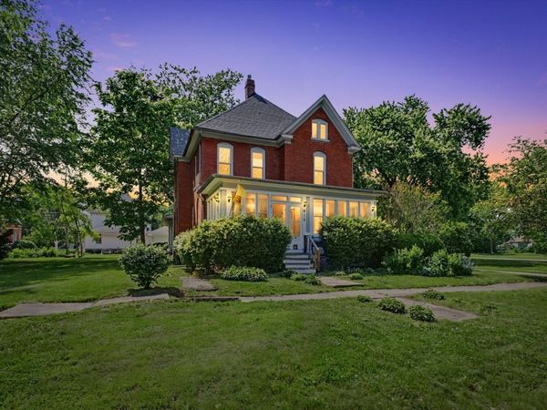 615 N William Street , Farmer City, IL 61842