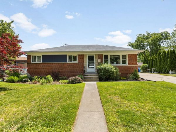 3 Audrey Lane , Mount Prospect, IL 60056