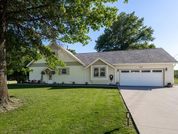 320 Valley Ridge Road , Blue Grass, IA 52726