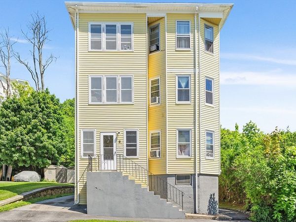 9 Caprera Rd, Worcester, MA 01604