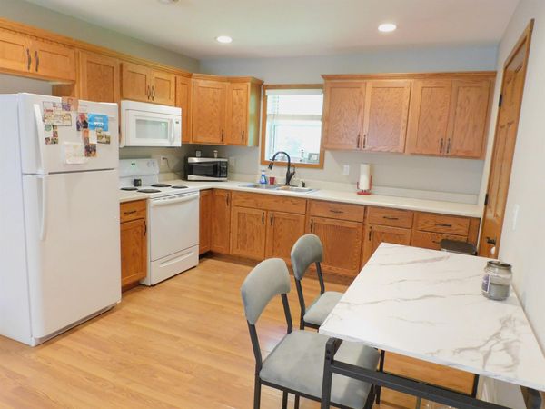 402b 5th Street, Delhi, IA 52223