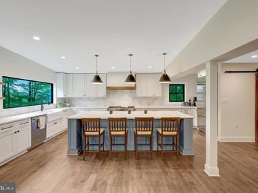 10904 BELGRAVIA COURT, GREAT FALLS, VA 22066