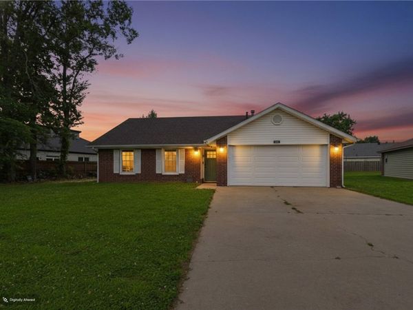 669 Sarah Place , Centerton, AR 72719