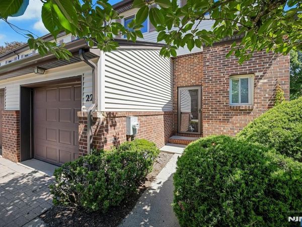 22 Hampton Court 422, Unit 422, Twp of Washington, NJ 07676