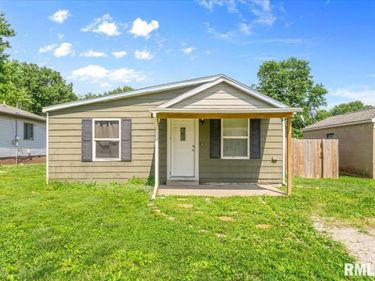 703 N 5TH Street, Auburn, IL 62615