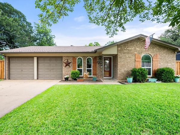 140 Jill Ann Drive, Burleson, TX 76028