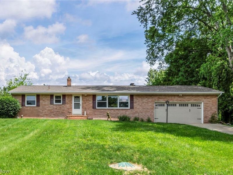 6321 Cardinal Hill NW, North Canton, OH 44720 Photo 1