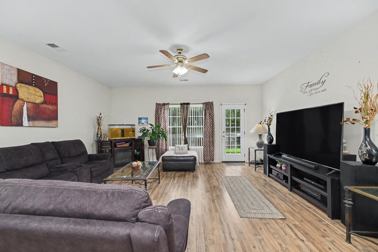 130 Mayfield Drive Photo 10