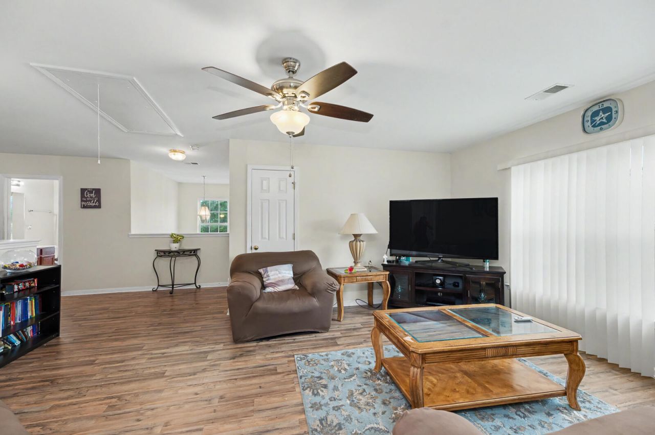 130 Mayfield Drive Photo 15